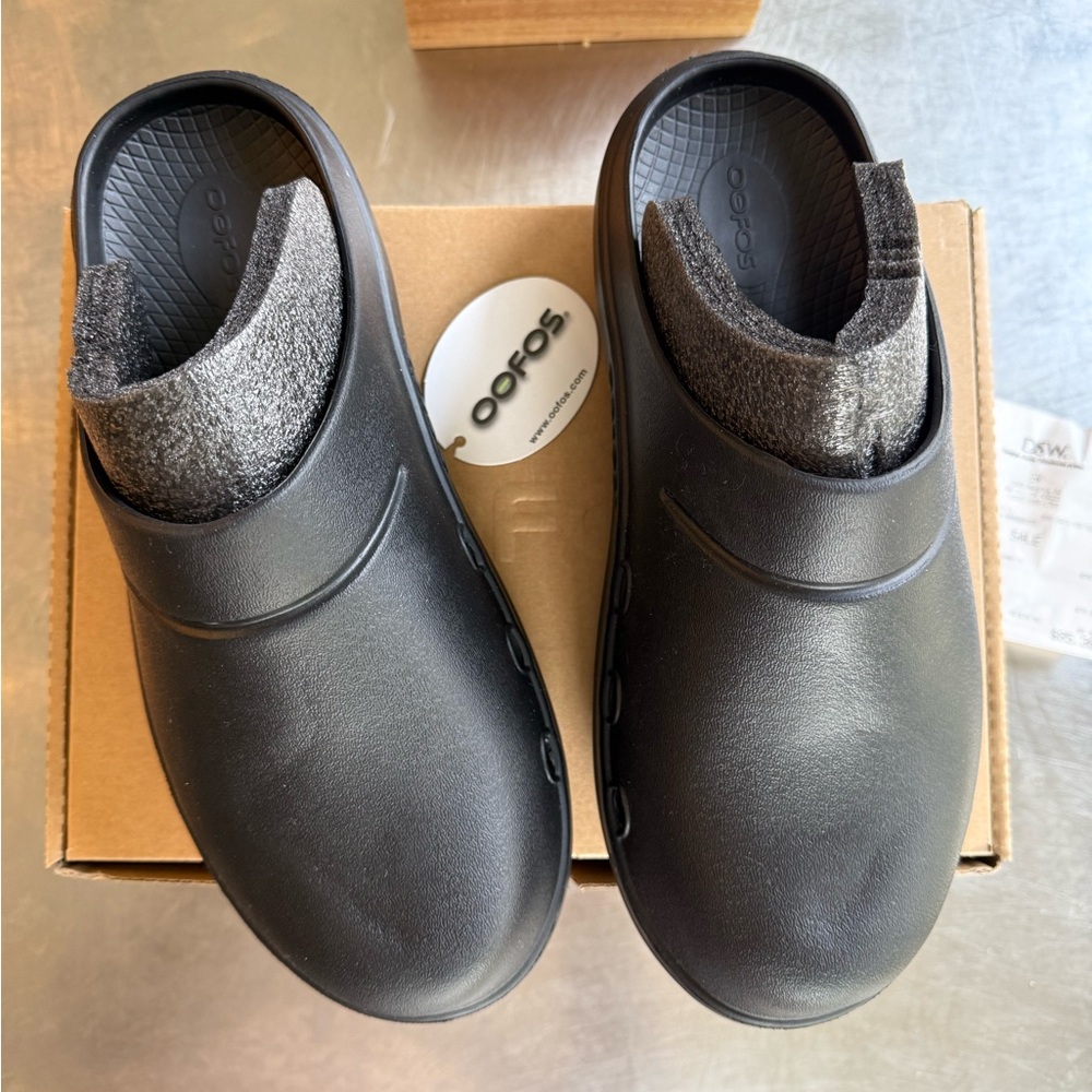 OOFOS Men's Black Slip-On Loafers